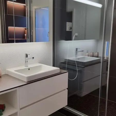 Luxurioses 5* Swiss Basecamp Apartment, Bern Zollikofen