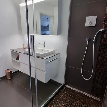 Luxurioses 5* Swiss Basecamp Apartment, Bern