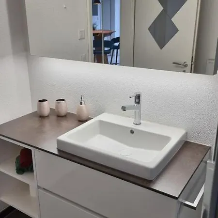 Luxurioses 5* Swiss Basecamp Apartment, Bern Zollikofen