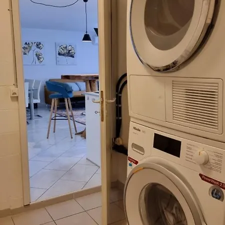 Luxurioses 5* Swiss Basecamp Apartment, Bern Zollikofen